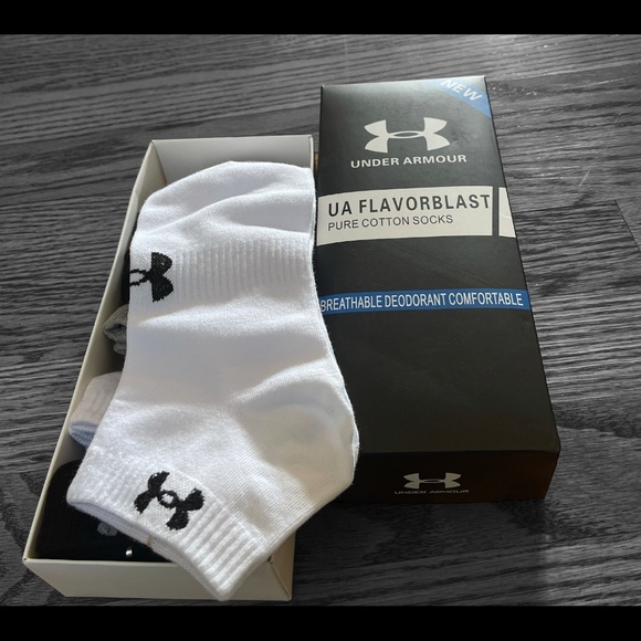 Under amour socks with gift box size 8-12 - Picture 4 of 6